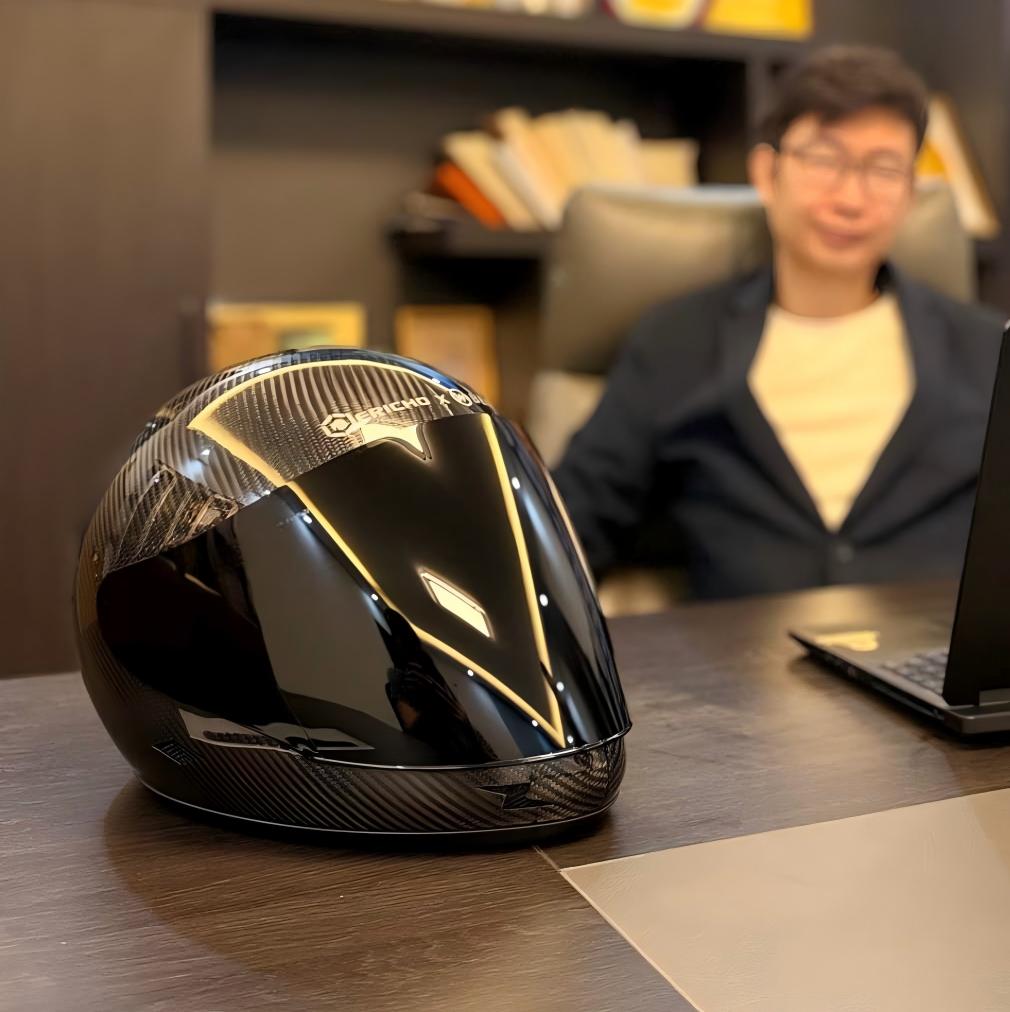 Jericho x Begode custom helmet displayed with Begode founder Kebye Lin